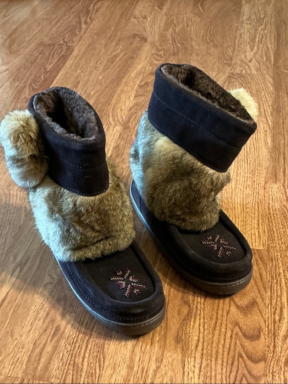 Waterproof Short Snowy Owl Boots by Manitobah MukLuks Vibram Sole